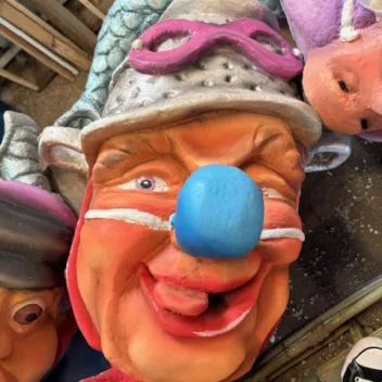 gezicht boom blauwe neus 2